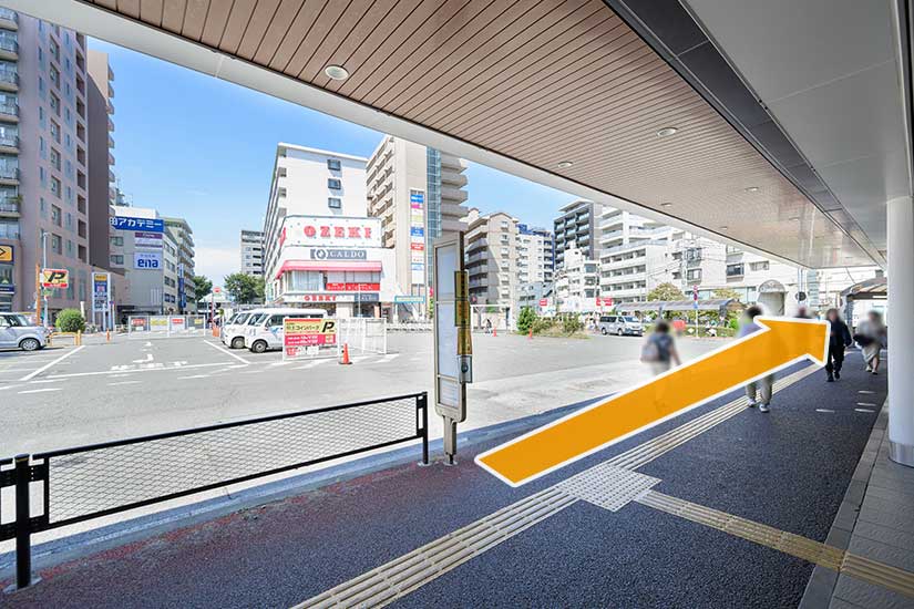 3. 駅を出て、右手側にお進みください。